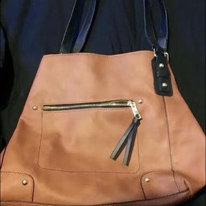 Medium brown tote